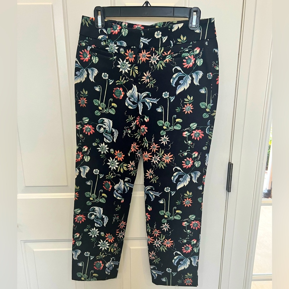 NWOT Ann Taylor Devin Fit Ankle Pant Floral- Size 0